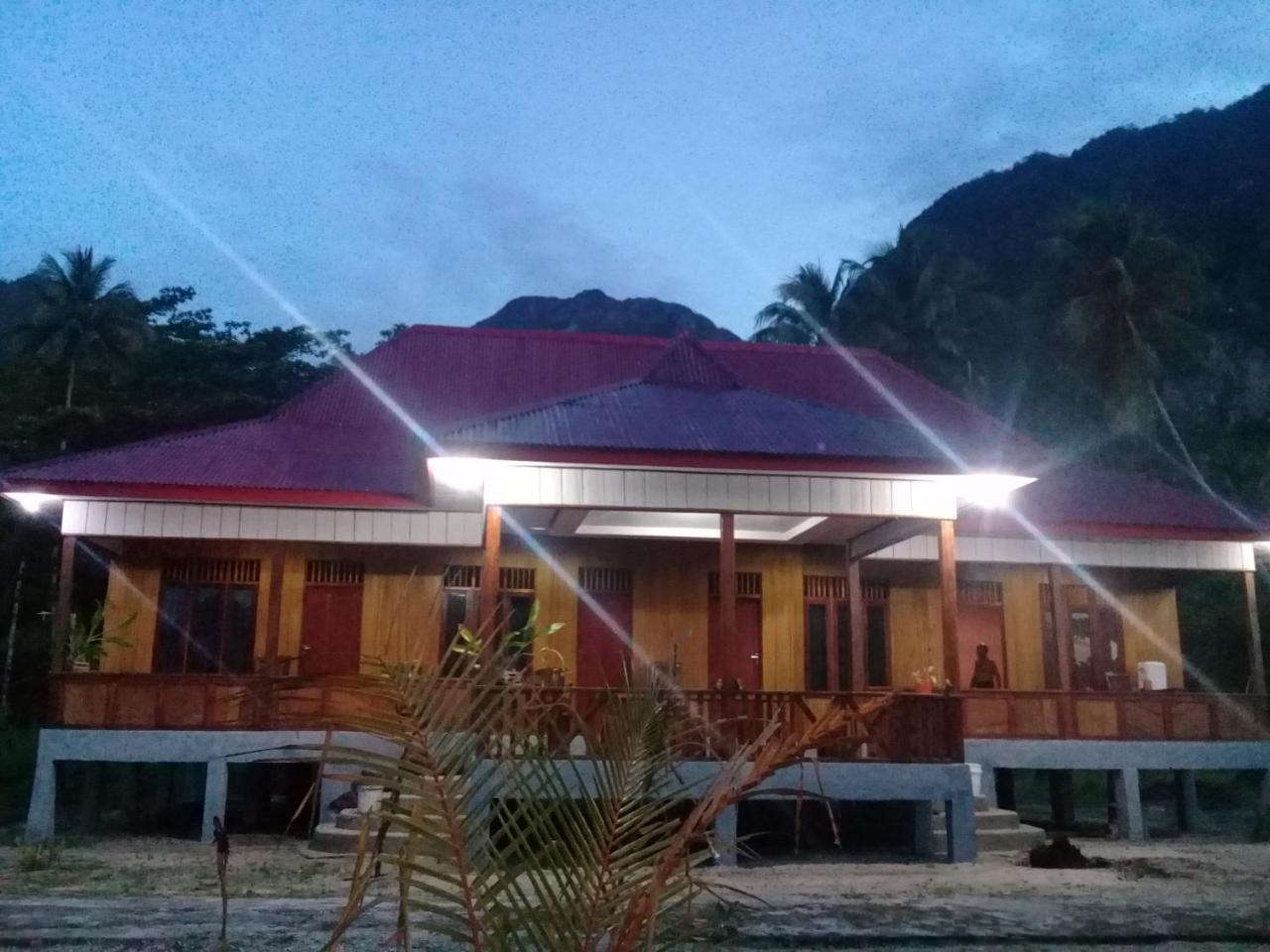 Nusa Nalan Beach Resort Rumah Olat Eksteriør billede