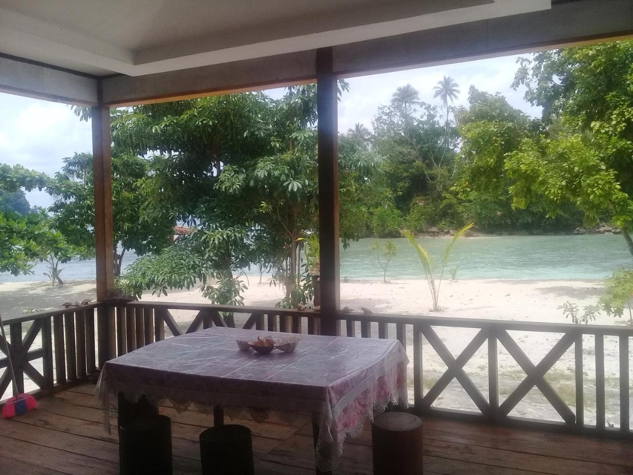 Nusa Nalan Beach Resort Rumah Olat Eksteriør billede