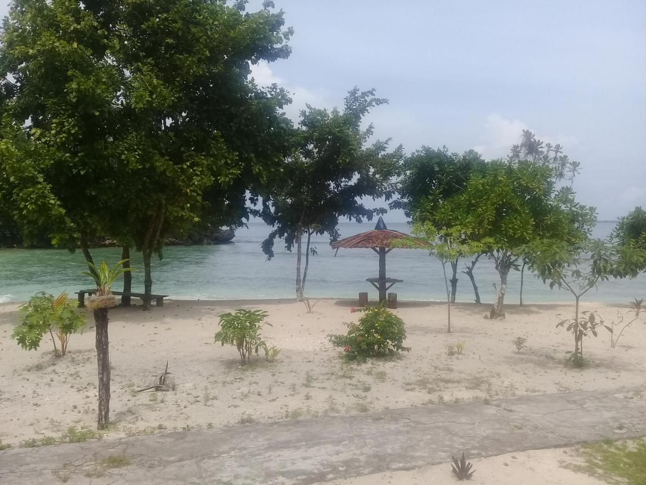 Nusa Nalan Beach Resort Rumah Olat Eksteriør billede