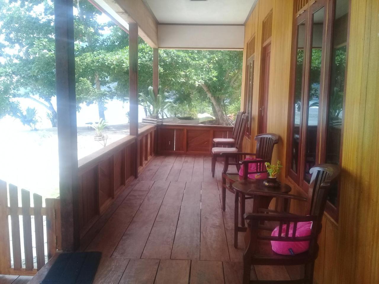 Nusa Nalan Beach Resort Rumah Olat Eksteriør billede
