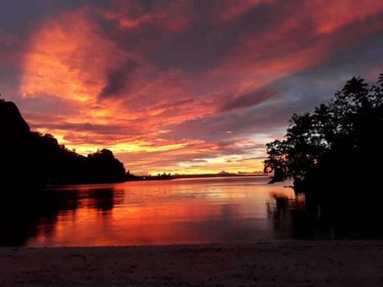 Nusa Nalan Beach Resort Rumah Olat Eksteriør billede