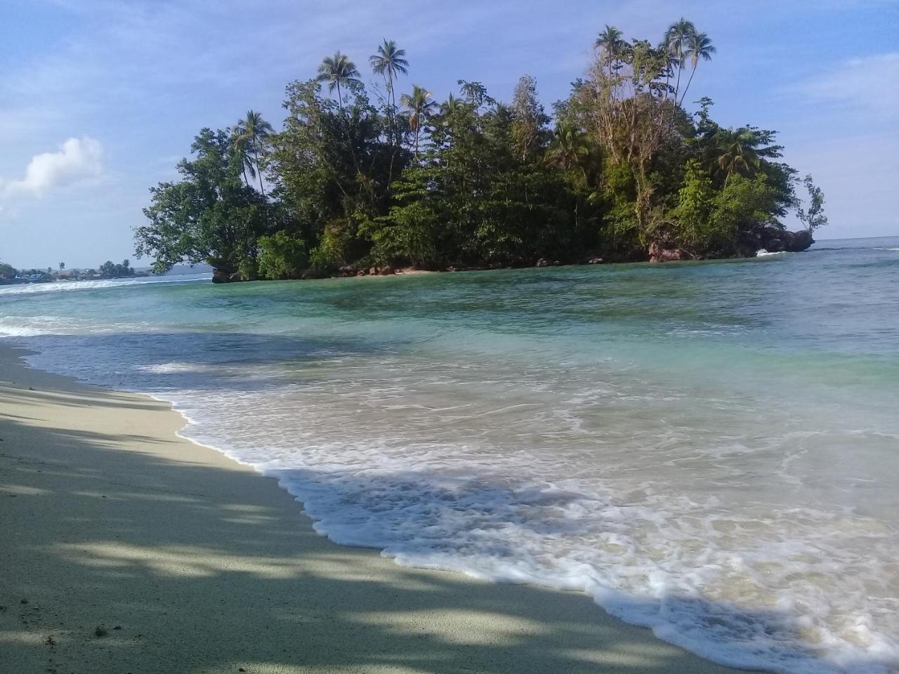 Nusa Nalan Beach Resort Rumah Olat Eksteriør billede